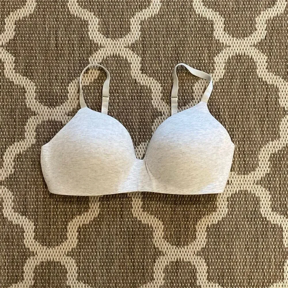 Victoria’s Secret T-shirt lightly lined wireless bra, size 38DD
